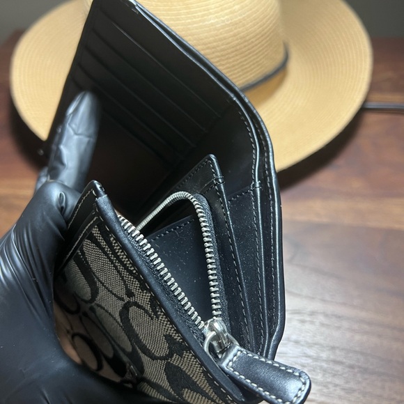 Coach Leatherware Snap zippy wallet - Picture 7 of 15